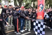 Semarak HUT Bhayangkara ke-80, Bupati Herdiat dan Forkopimda Lepas Ribuan Peserta Jalan Sehat di Alun-Alun Ciamis