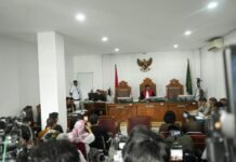Pengadilan Negeri Jakarta Selatan (PN Jaksel) telah menggelar sidang perdana permohonan praperadilan yang diajukan oleh Mantan Menteri Pemuda dan Olahraga, Roy Suryo,