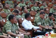 Menteri Pertahanan Republik Indonesia (Menhan RI) Sjafrie Sjamsoeddin memberikan pengarahan kepada pejabat Eselon I dan II Kementerian Pertahanan Republik Indonesia (Kemhan RI)