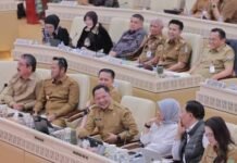 Anggota Komisi II DPR RI Muhammad Khozin meminta Pemerintah Pusat segera menghadirkan regulasi yang lebih tegas dan operasional terkait status, hak, serta kesejahteraan Pegawai Pemerintah dengan Perjanjian Kerja (PPPK)