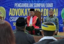 Ketua PT Kaltara Ambil Sumpah Advokat, Tekankan Integritas & Profesionalisme