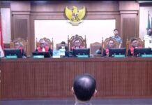 Melihat Sikap Majelis Hakim Pasca Menyampaikan Hak Terdakwa di Sidang Eks Mendikbud
