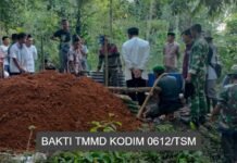 SATUAN TUGAS TMMD TAK HANYA MEMBANGUN DESA, TAPI JUGA HADIR DI SAAT DUKA SATGAS KE-129 BANTU WARGA GALI HINGGA MENGANTARKAN ALMARHUM KE PERISTIRAHATAN TERAKHIR