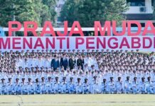 Presiden Prabowo Subianto melantik 1.204 Pamong Praja Muda Angkatan XXXIII Institut Pemerintahan Dalam Negeri (IPDN) Tahun 2026 di Kampus IPDN Jatinangor, Kabupaten Sumedang, Jawa Barat.