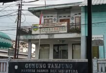Diduga ” Menjadi Sebuah Polemik Warga” Perangkat Bendahara Desa Gunungtanjung Jarang Masuk Kantor