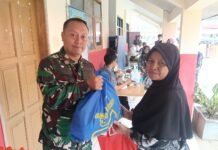 Di Tengah Deru Alat Berat TMMD, 100 Paket Sembako Menjadi Bukti Bahwa Kepedulian Juga Sedang Dibangun di Parungponteng