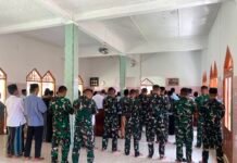 # *Di Balik Tugas dan Pengabdian, Satgas TMMD ke-129 Kodim 0612/Tasikmalaya Menyatu Bersama Warga di Masjid Al Huda*