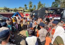 Polri Gelar Trauma Healing bagi Anak-anak Pengungsi Gempa di Manggarai NTT