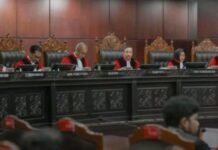 Mahkamah Konstitusi (MK) resmi mengetuk palu bahwa tindak pidana penghinaan terhadap Presiden dan Wakil Presiden dalam UU KUHP hanya bisa diproses jika diadukan langsung oleh Presiden atau Wakil Presiden yang bersangkutan.