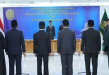 Plt. Sekretaris Mahkamah Agung (MA), Dr. Sobandi, S.H., M.H., mengambil sumpah dan melantik empat Hakim Tinggi Pengawas pada Badan Pengawasan MA,