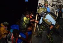 Aksi Kemanusiaan Di Laut Lepas, KRI WSH-991 Evakuasi 11 Warga Papua Nugini
