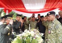 AKHIR PENGABDIAN SANG JENDERAL, BRIGJEN TNI (PURN) SOEMARNO MS DIMAKAMKAN DENGAN UPACARA KEBESARAN MILITER