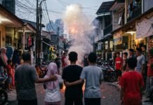 Di Ujung Petasan, Kerukunan Jakarta Diuji