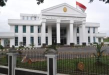 Pengadilan Negeri Jakarta Timur kembali menggelar sidang mantan Menteri Pemuda dan Olahraga (Menpora), Roy Suryo atas dugaan pencemaran nama baik Mantan Presiden RI-7, Joko Widodo,