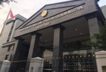 Pengadilan Hubungan Industrial (PHI) pada Pengadilan Negeri Jakarta Pusat memutus sengketa pemutusan hubungan kerja (PHK) antara seorang Credit Manager berinisial RY dan PT Menara Peninsula.