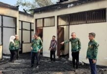 KPT Gorontalo dan Biro Perlengkapan MA tinjau lokasi kebakaran Gedung Zitting Plaats PN Gorontalo guna pastikan pelayanan tetap berjalan.