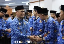 Kepala Badan Kepegawaian Negara (BKN), Prof. Zudan melantik dan mengambil sumpah/janji 100 pejabat fungsional di lingkungan BKN,