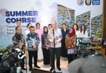 Dua puluh mahasiswa Technical University of Munich (TUM), Jerman, bersama akademisi dan mahasiswa dari sejumlah perguruan tinggi Indonesia turun langsung mempelajari potensi dan tantangan Kawasan Transmigrasi
